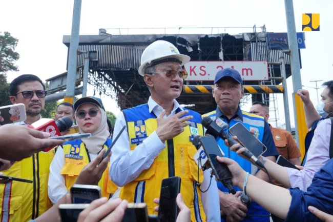 Tinjau Gerbang Tol Pejompongan dan Halte TransJakarta, Kementerian PU Dukung Percepatan Pemulihan Fasilitas Publik