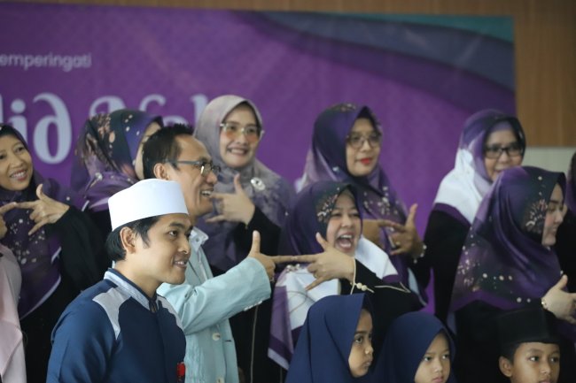 Maulid Nabi 1447 H, Sestama BPJPH dan Istri Serahkan Santunan Anak Yatim