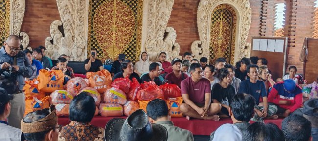 Kepala BNPB Dialog dengan Penyintas Banjir Ubung, Pastikan Bantuan dan Informasi Tersampaikan
