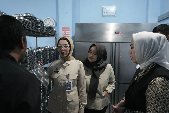BGN dan Komisi IX Evaluasi SPPG Jambudipa 1
