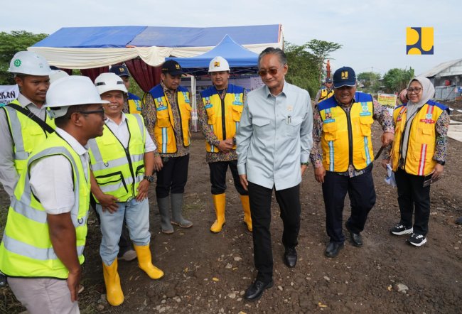 Tinjau Peningkatan Jaringan Irigasi Cikeusik di Kuningan-Cirebon, Menteri Dody Minta Percepatan untuk Dukung Swasembada Pangan