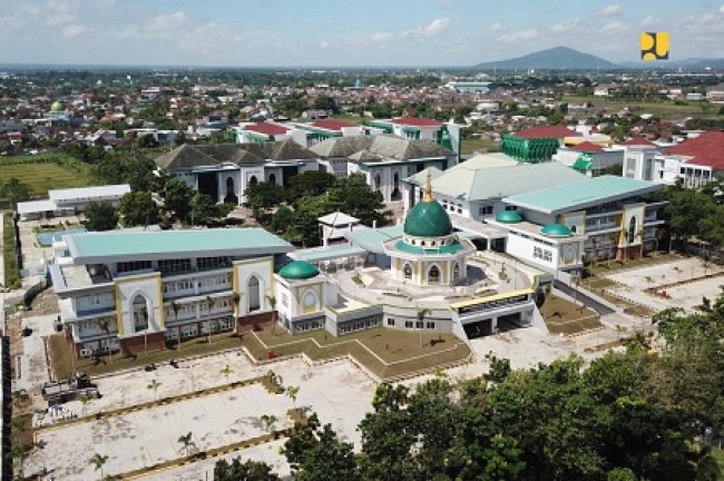 Pembangunan Gedung UIN Mataram yang terletak 5,5 km dari Kota Mataram, NTB tersebut dikerjakan selama 284 hari kalender dengan anggaran sebesar Rp. 37,1 miliar dari Anggaran Pendapatan Belanja Negara (APBN) tahun 2019 oleh kontraktor pelaksana PT. Damai I