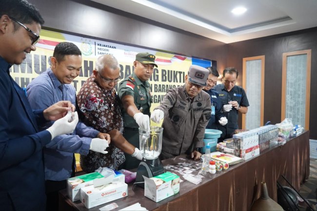 Musnakan 73 Barang Bukti Perkara, PJ Sekda Aswin Apresiasi Kejari Sanggau