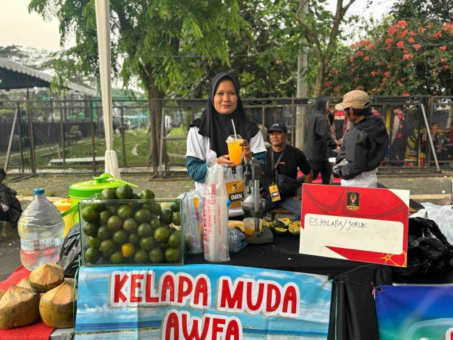 PNM Fasilitasi 50 Nasabah Mekaar Jualan di Stadion, Untung Berlipat!