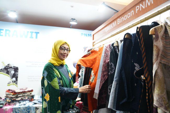 Ketua Kelompok Mekaar Jadi Penggerak Pemberdayaan di Kampung Madani PNM