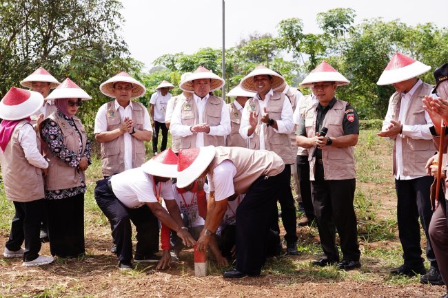 Di Momen Pencanangan GEMAPATAS 2025, Menteri Nusron: Semua Masyarakat Wajib Pasang Patok