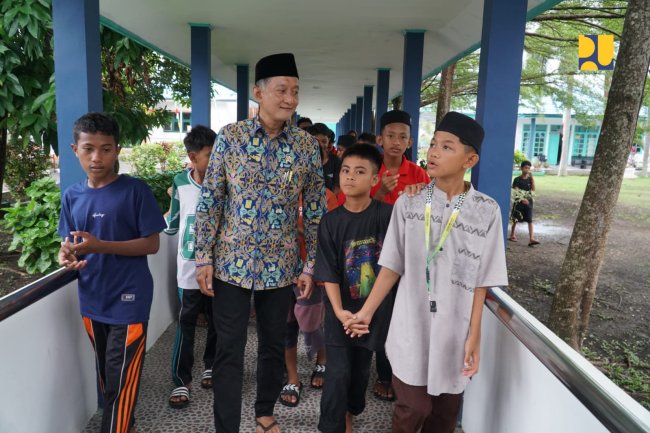 Menteri Dody: Kualitas Bangunan SRMP 26 Kota Ternate Maluku Utara Bagus