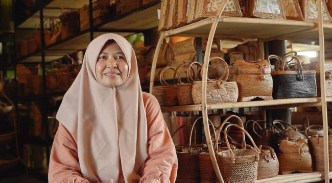 PNM dan Ibu Muliani, Menenun Tradisi Jadi Peluang Perempuan