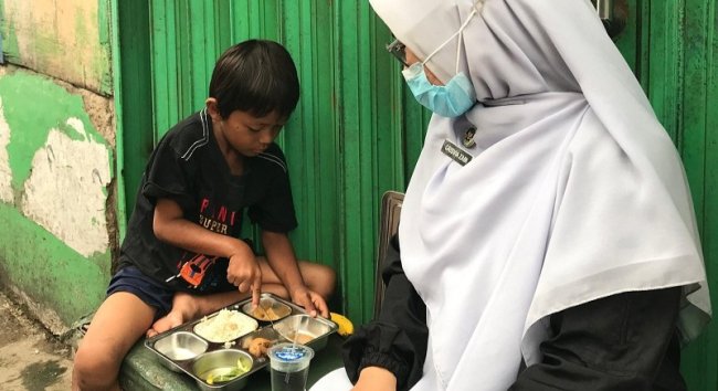 Respon Cepat Tanggap Darurat, BGN Salurkan MBG 3 Kali Sehari Warga Terdampak Banjir Cikarang Utara