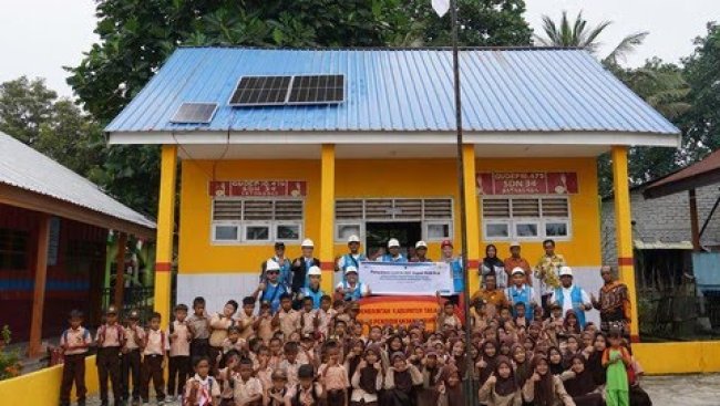 PLN Hadirkan Listrik SuperSUN di Pulau Satangnga