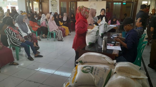 Sebanyak 410 KPM di Pandeglang Terima Bantuan Berasa dari Bapanas